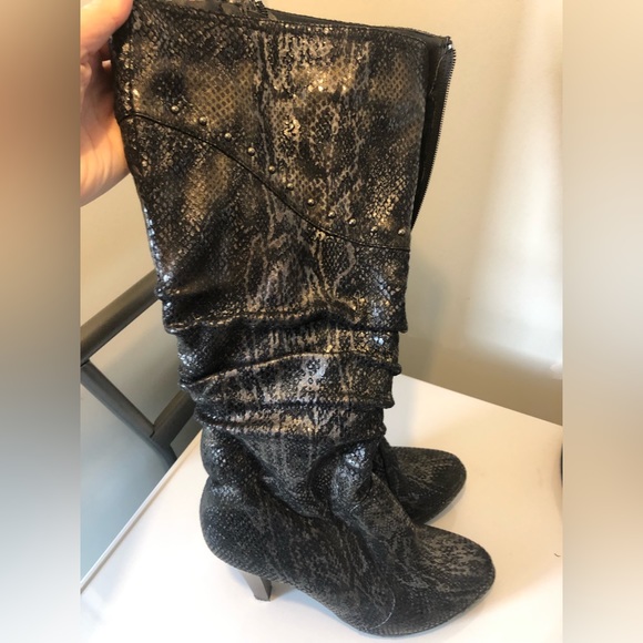Boots - snakeskin appearance in black and silver - Picture 1 of 3